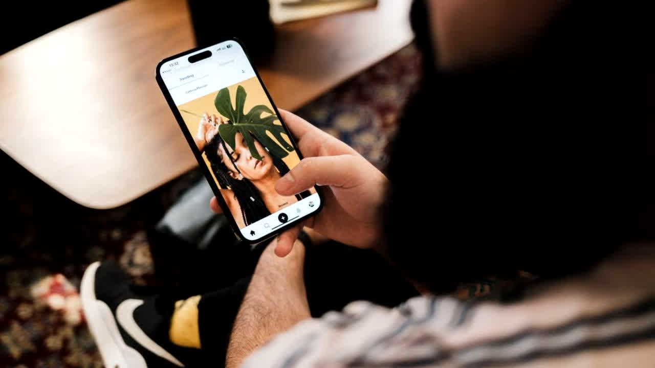 Instagram Reels Without Touching: बार-बार स्क्रीन छूने की झंझट खत्म! Instagram की ये छिपी सेटिंग ऑन करते ही Reels चलेंगी अपने आप