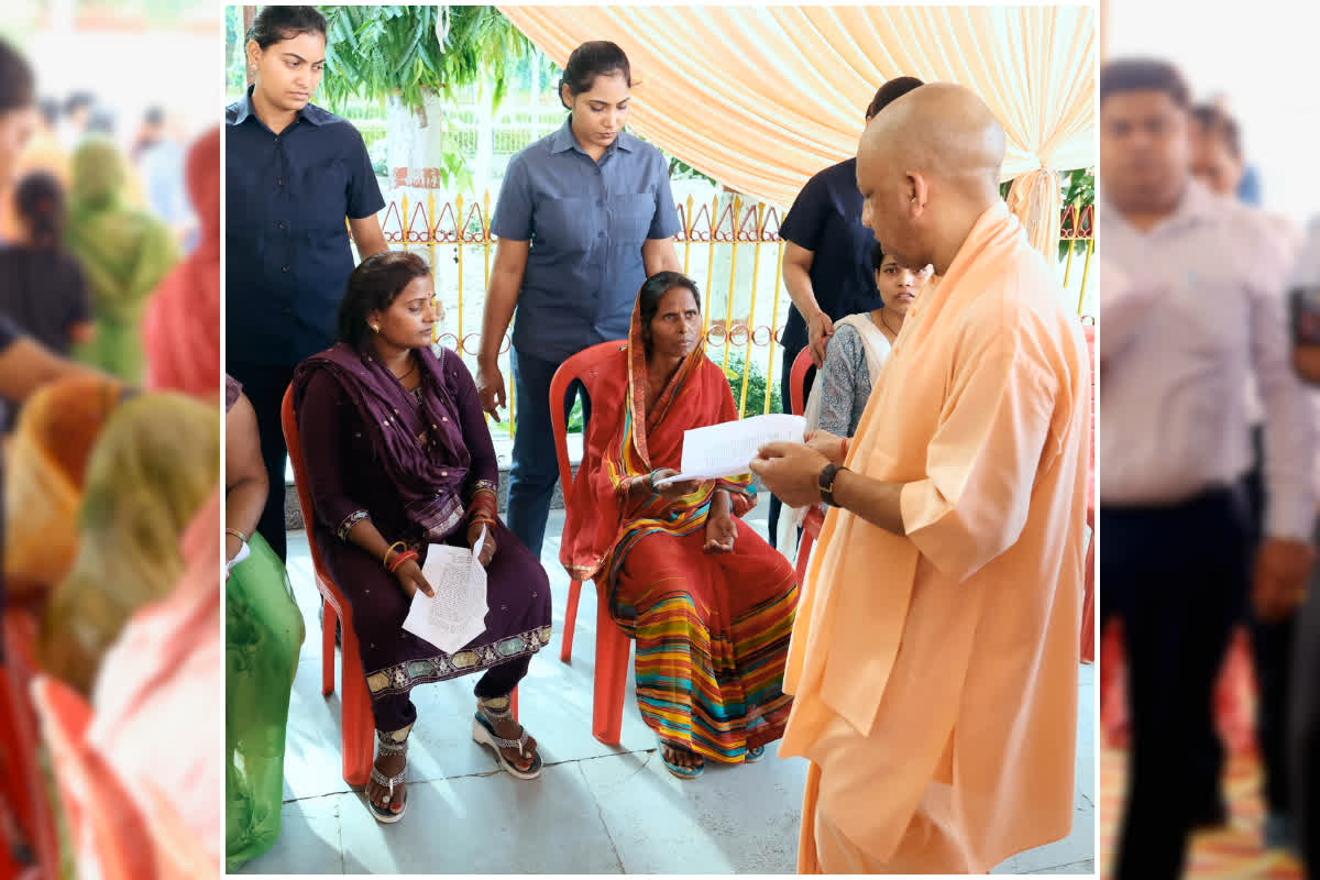 CM Yogi Guru Purnima 2026: गुरु पूर्णिमा पर व्यस्तता के बावजूद सीएम योगी ने किया जनता दर्शन, 200 लोगों की समस्याएं सुनीं