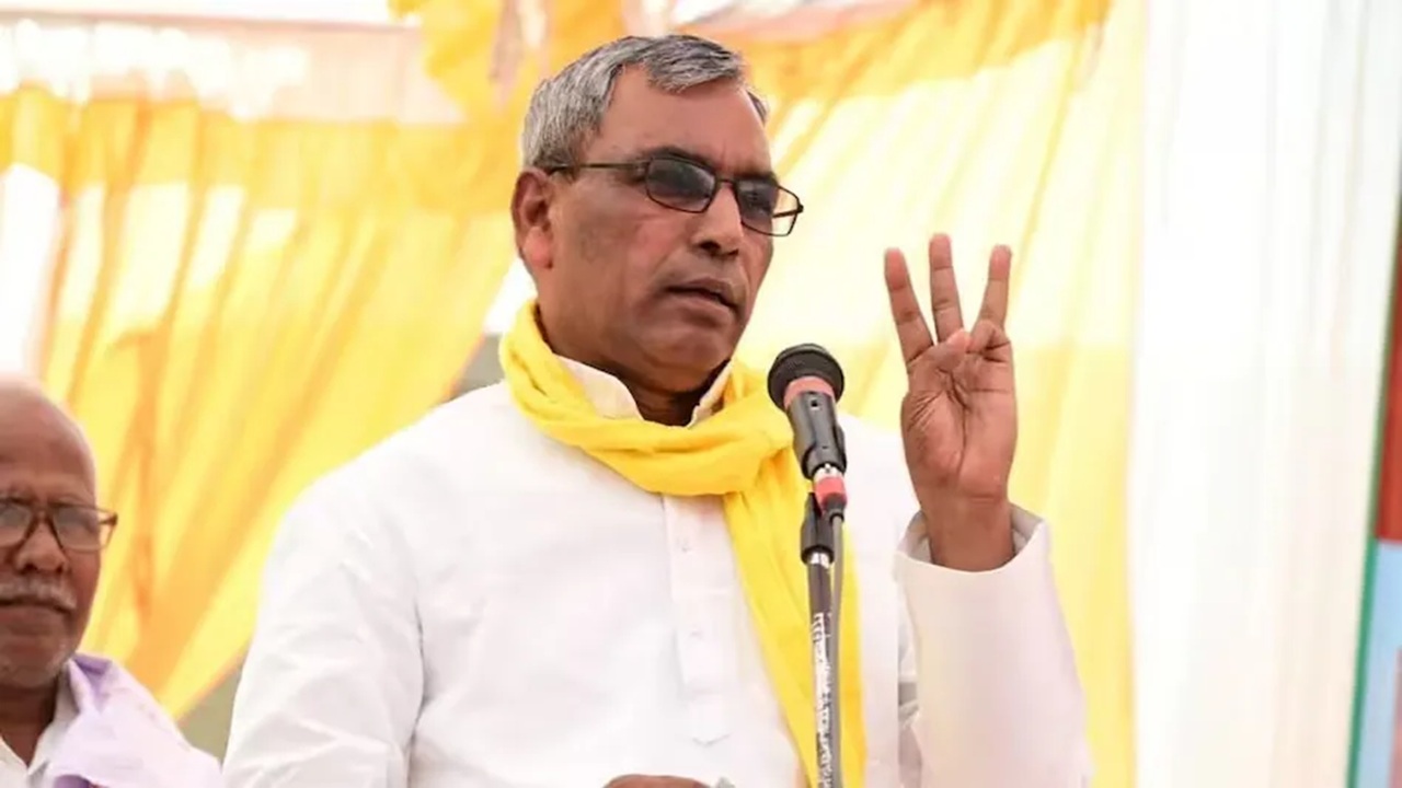 UP Political News: ‘गुंडे-माफिया वाली पार्टी बन चुकी सपा’.. अखिलेश पर एक बार फिर ओपी राजभर ने बोला हमला, कहा- उनके हाथ से निकला PDA