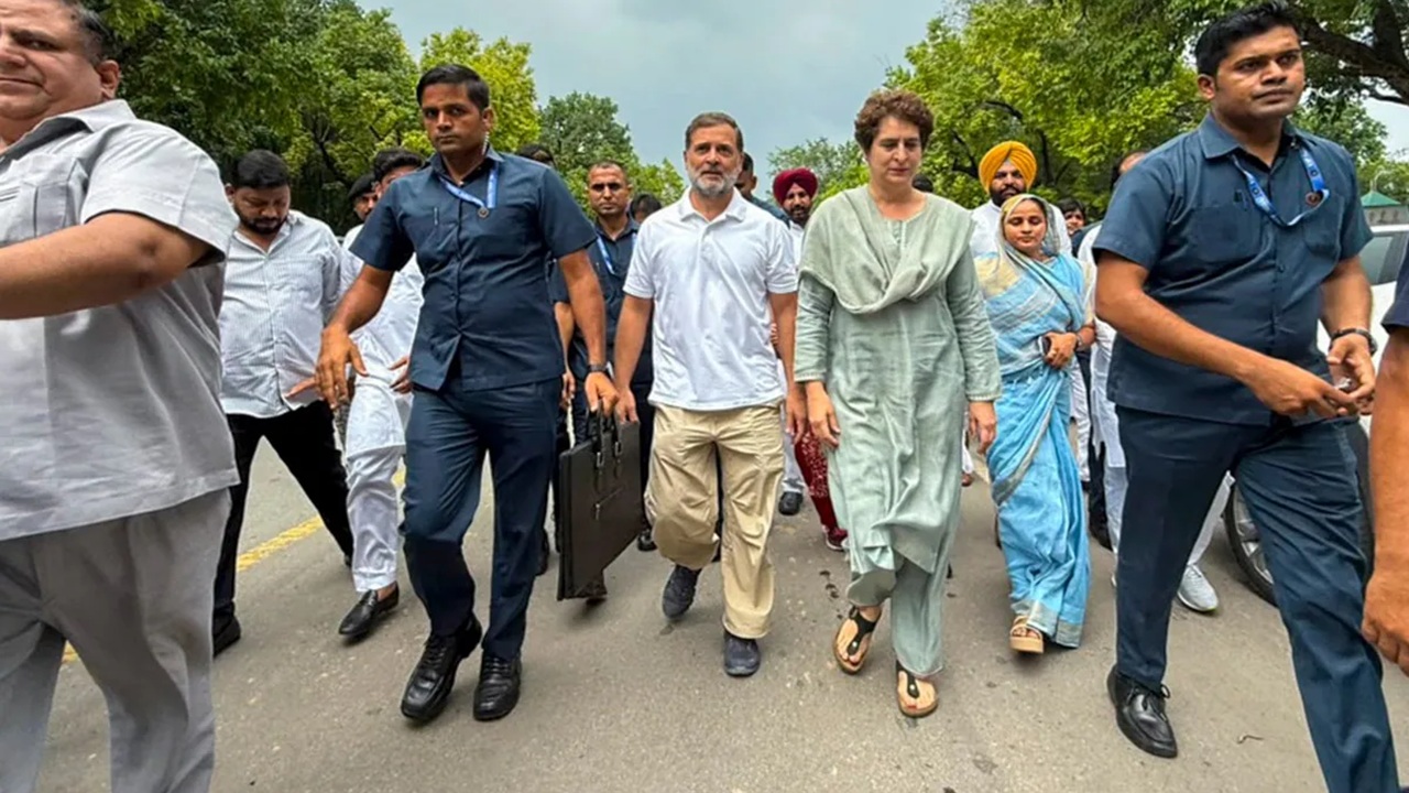 Congress Protest News: 3 घंटे बाद हुई राहुल-प्रियंका सहित कांग्रेस नेताओं की रिहाई, सभी नेताओं को रखा गया था इस स्टेडियम में, पीएम आवास के पास धरने के बाद हुआ था एक्शन