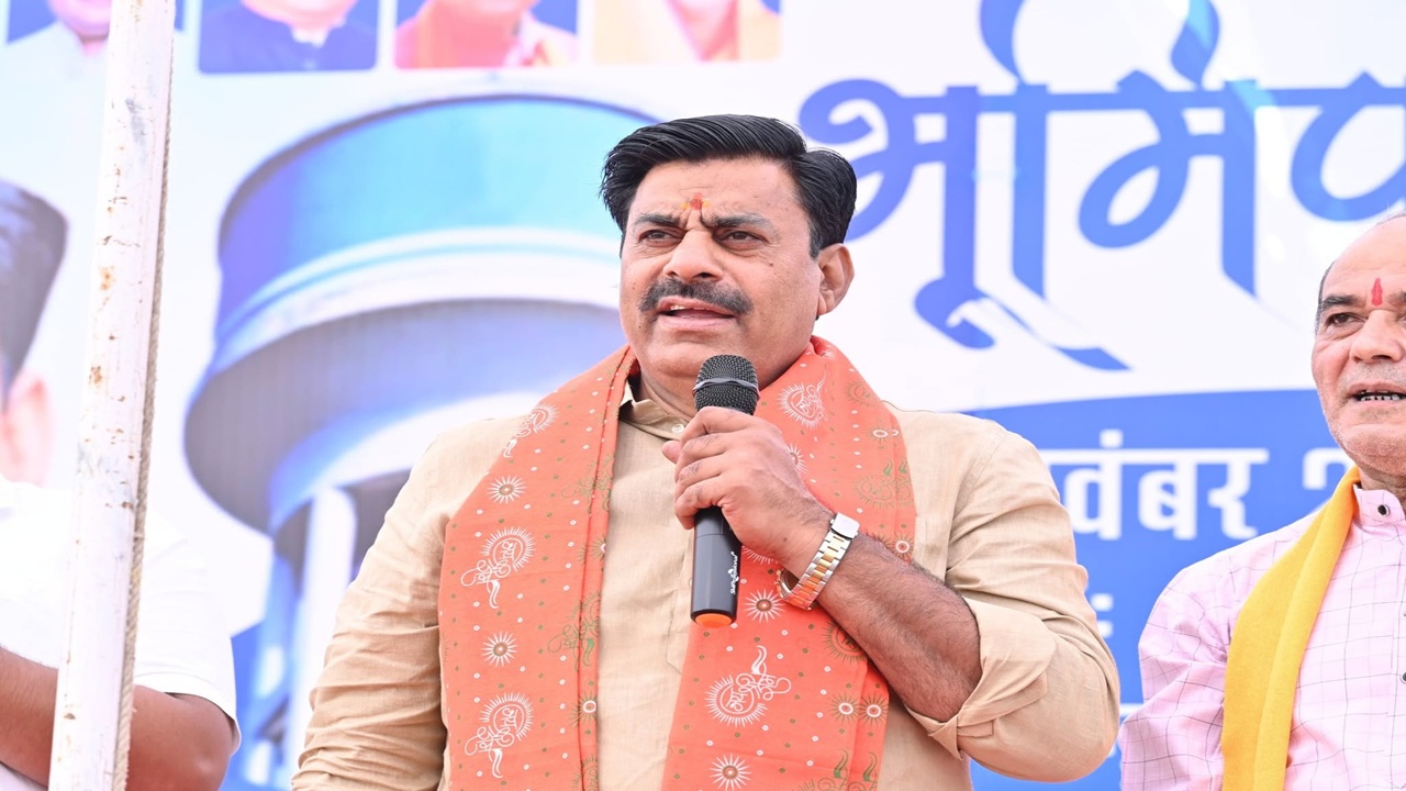MP Political News: ‘जहां मिलोगे, वहीं मुंह काला कर देंगे’.. BJP MLA ने राहुल सहित इन 3 नेताओं को दी खुली चेतावनी, कहा- बाबर और औरंगजेब की औलाद हैं ये लोग