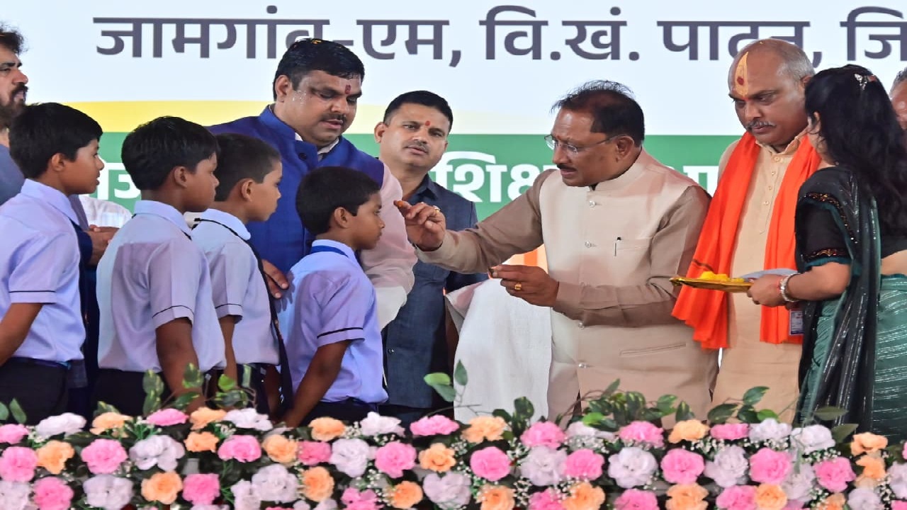 CM Sai Durg Visit: NEET-JEE छात्रों के लिए इस जिले में बनेंगे दो-दो हॉस्टल, ऑडिटोरियम एवं एथलेटिक्स ट्रैक का भी होगा निर्माण, CM साय ने किया ऐलान