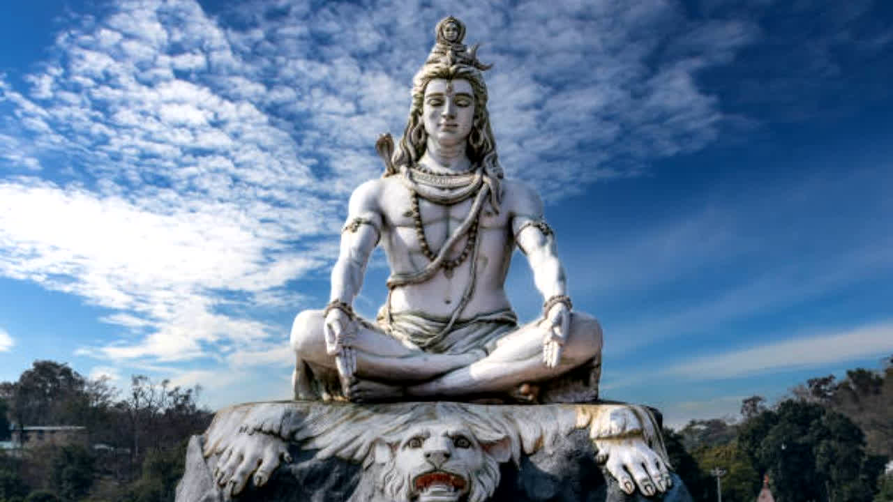 Sawan 2026 Puja Vidhi: आज से गूंजेगा हर-हर महादेव! सावन शुरू होते ही जान लें शिव पूजा के ये रहस्य, वरना अनजाने में हो सकती है बड़ी गलती!