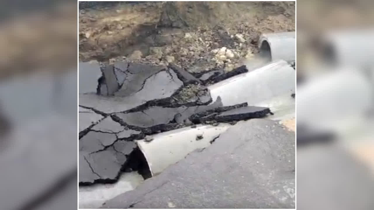 Seoni Road Collapse: पहली ही बारिश में बह गई करोड़ों की नई सड़क! एक दिन पहले हुआ था लोकार्पण, देखें वीडियो