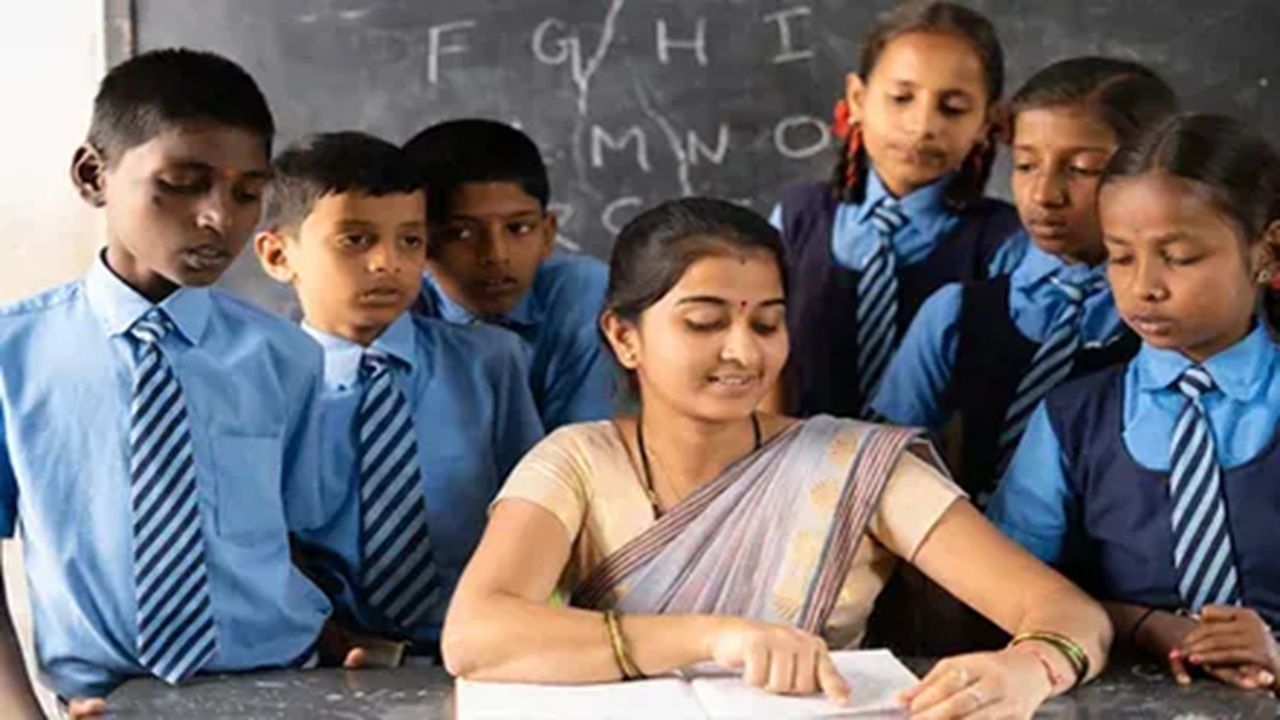 Teachers Cashless Medical Scheme: प्रदेश के शिक्षकों के लिए अच्छी खबर, देशभर के बड़े अस्पताल करा सकेंगे इलाज, इस दिन सीएम खुद करेंगे योजना का शुभारंभ