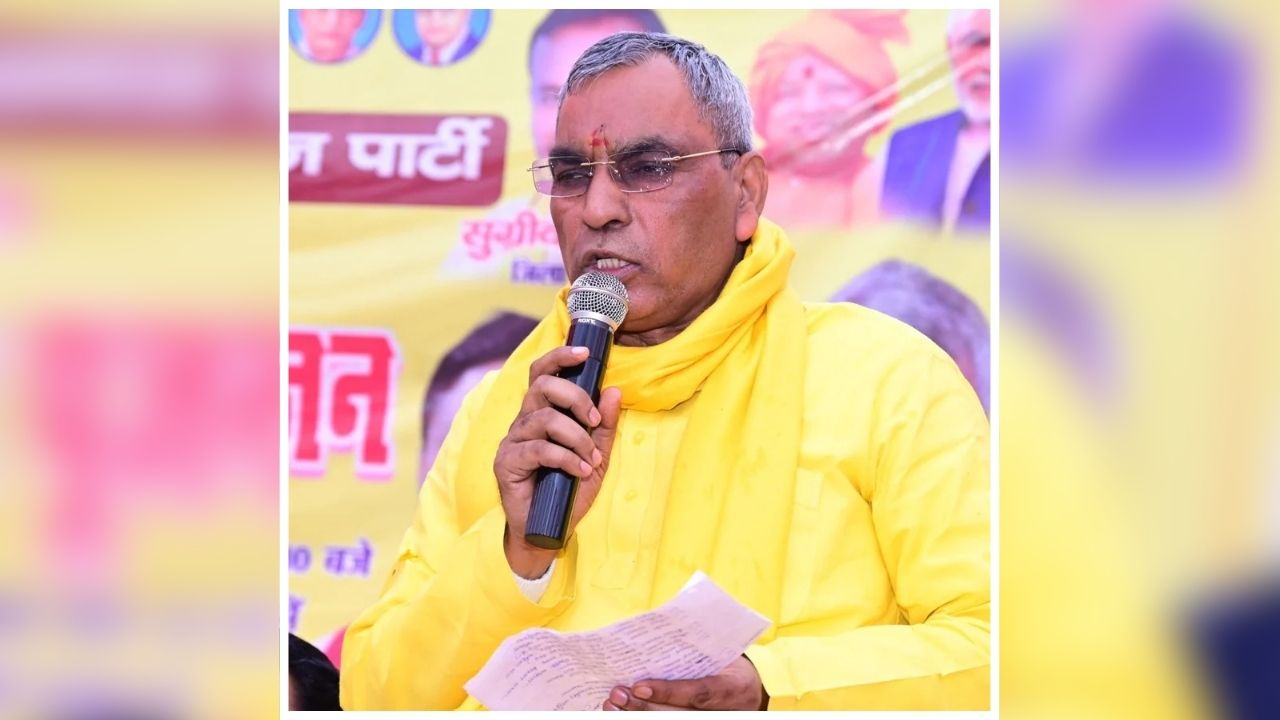 UP News: ‘क्या आप सच में यदुवंशी हैं?’ अखिलेश यादव पर बरसे कैबिनेट मंत्री , कहा- ‘वोट बैंक के लिए मौलानाओं के सामने नाक रगड़ सकते हैं’