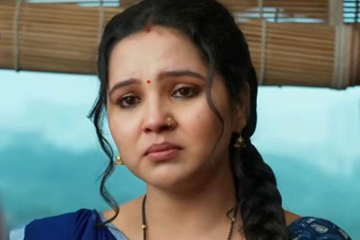 Vasudha: केसर को फ़ोन पर मिली धमकी! क्या समाज के डर से अपनी ही बेटी की बलि चढ़ा देगी  केसर या वसुधा बनेगी उसकी ढाल?
