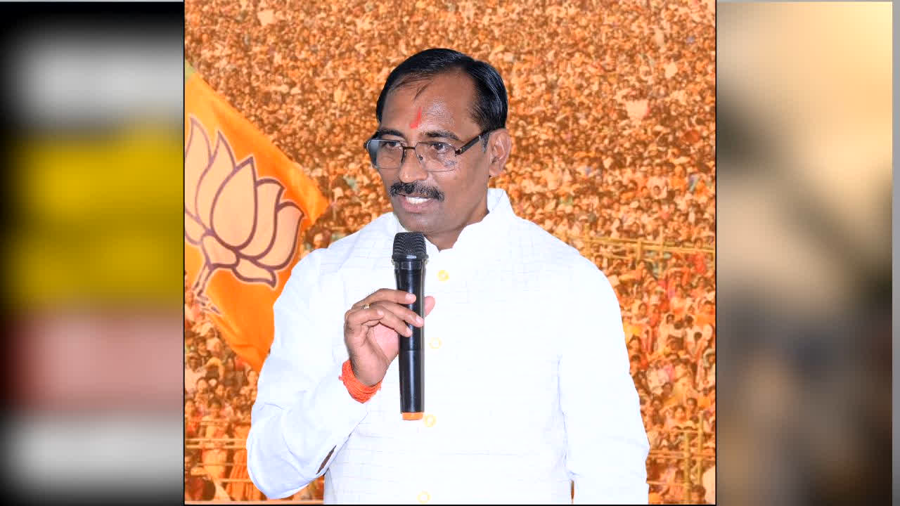 BJP MLA Nasha Shapath Viral Video : ‘मैं जीवन में कभी नशा करूंगा…’ BJP विधायक ने छात्रों नशामुक्ति जागरूकता कार्यक्रम में दिलाई अनोखी शपथ! VIDEO हुआ वायरल