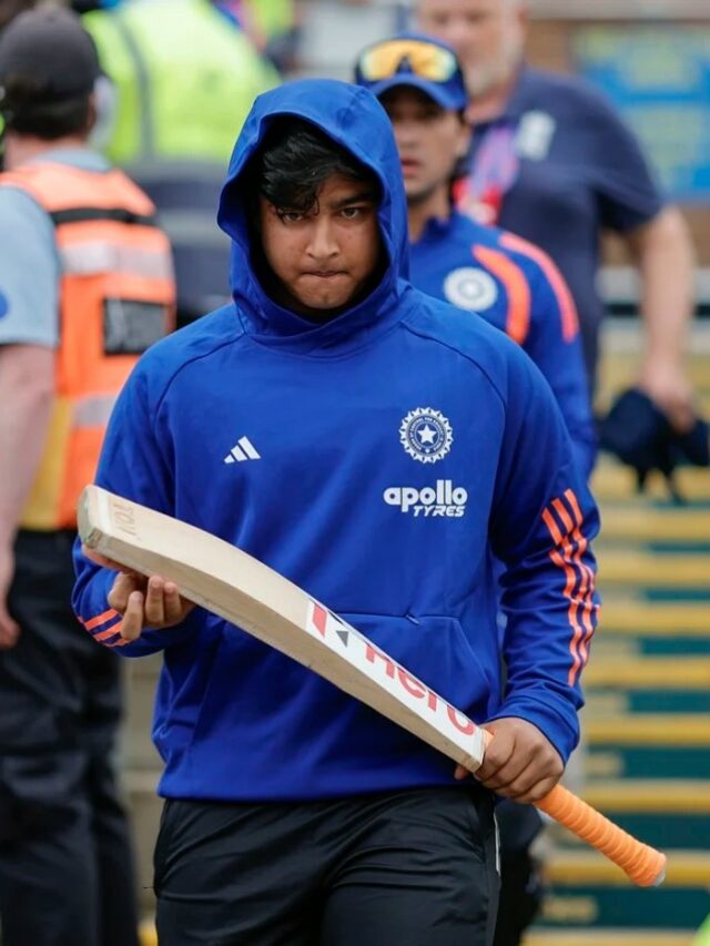 Players Highest Runs in Debut Match: डेब्यू मुकाबले में नहीं चला वैभव का जादू.. जानें 10 ऐसे बल्लेबाजों के बारें में जो अपने पदार्पण मैच में मचा चुके है तबाही, देखें तस्वीरों में