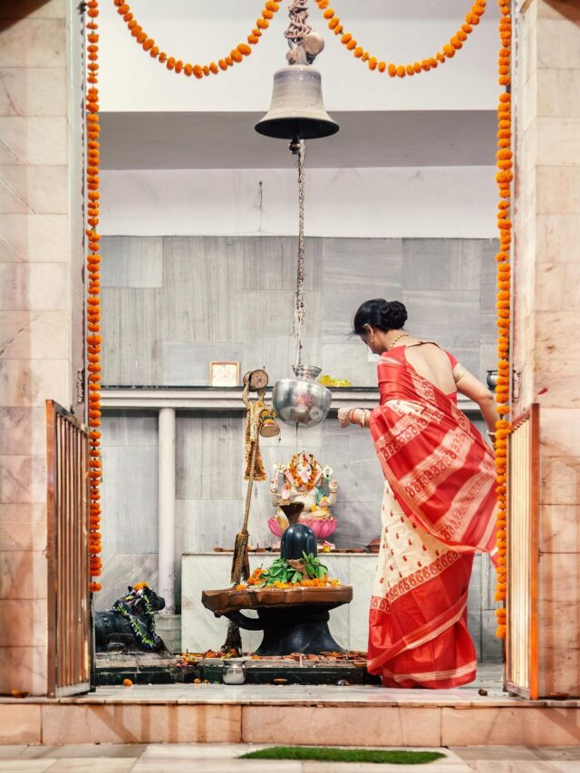 Sawan 2026 Shiv Puja: शिवलिंग के सामने कौन-सा दीपक जलाने से मिलती है महादेव की कृपा? जानें आप भी