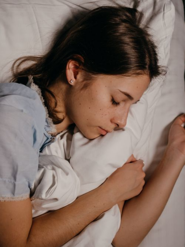 What Not To Eat At Night : नींद की दुश्मन! रात को सोने से पहले भूलकर भी न खाएं ये 5 चीजें, बिगड़ेगी सेहत