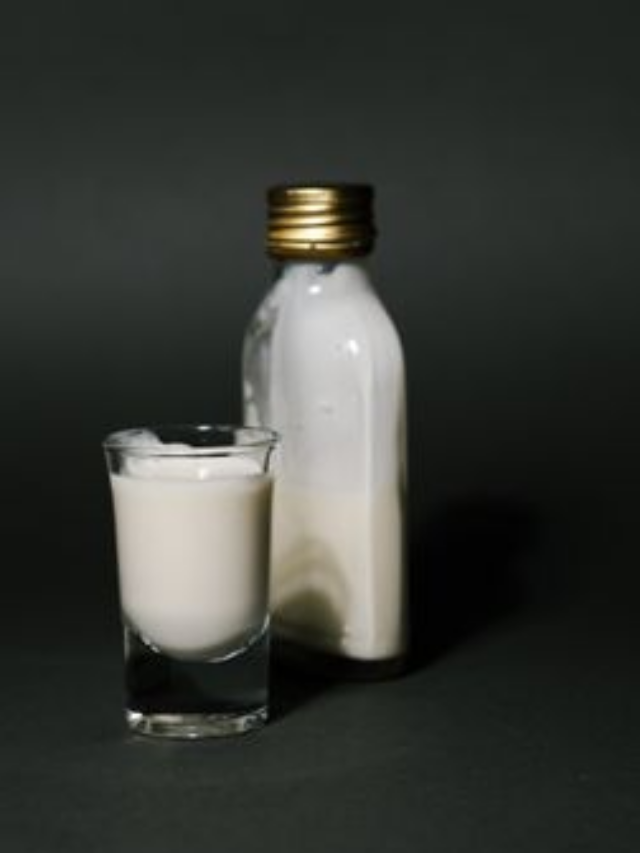 Milk Bad Combinations : पेट में बनेगा जहर! भूलकर भी दूध के साथ न खाएं ये 5 चीजें, सेहत को होगा भारी नुकसान