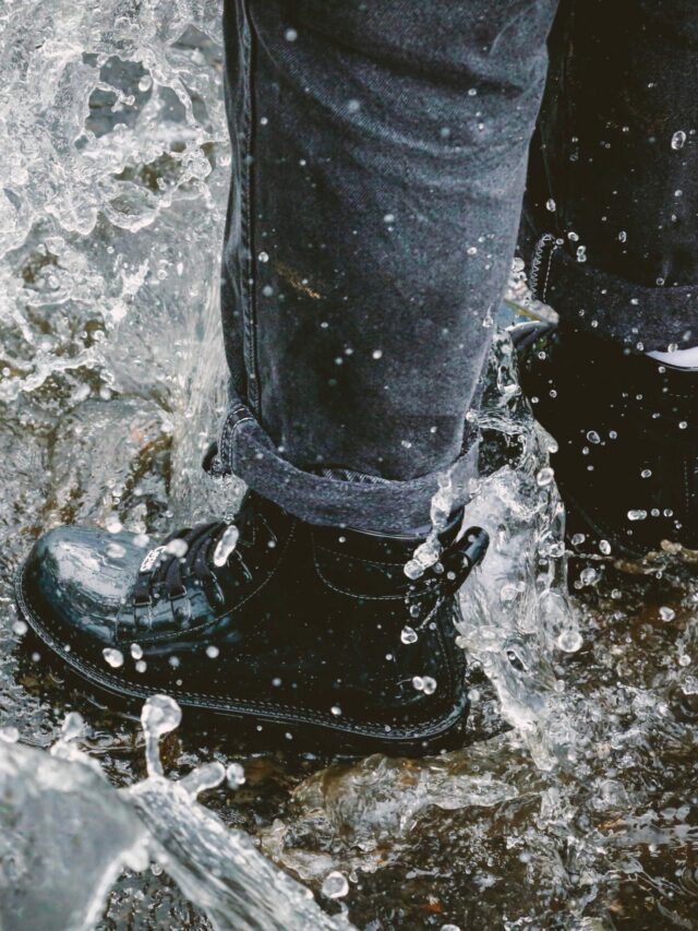 Monsoon Leather Shoes Care Tips: मानसून में लेदर शूज़ हो रहे हैं खराब? अपनाएं ये आसान ट्रिक्स, लंबे समय तक रहेंगे नए जैसे