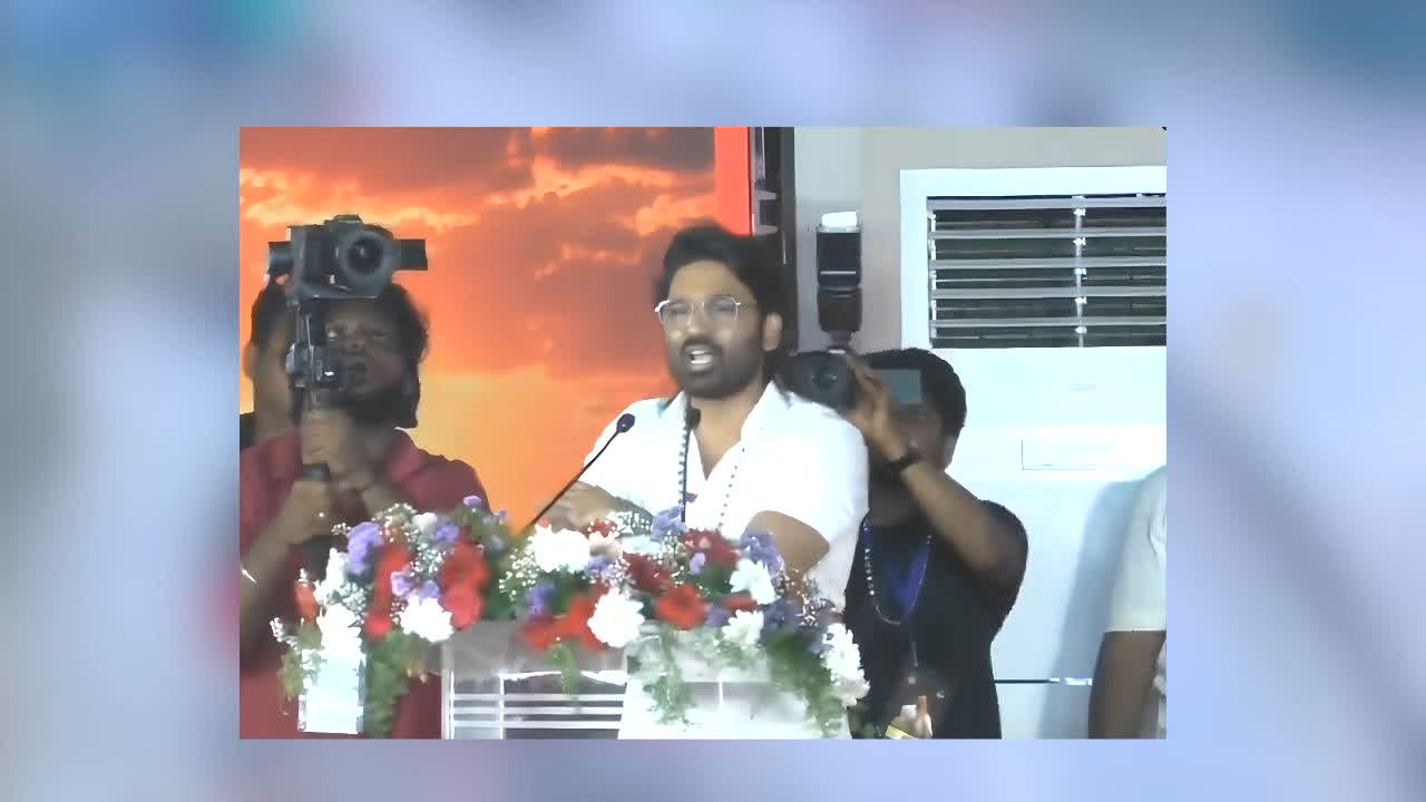 Dhanush Entry In Politics : “थलपति विजय के बाद अब ये दिग्गज साउथ सुपरस्टार भी करेंगे राजनीति में एंट्री? एक बयान से मची हलचल, बोले- ‘एकता को देना होगा मकसद'”
