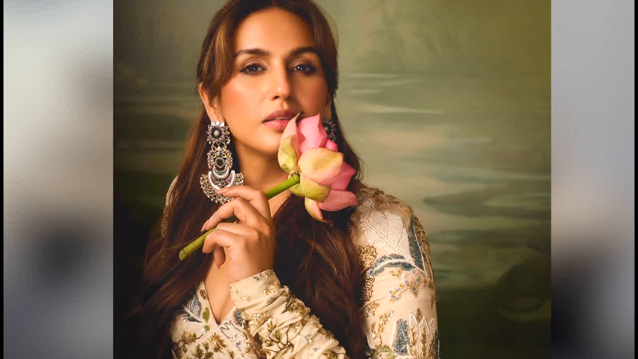Huma Qureshi At  IBC24 Dhanvantari Samman 2026 : खाली समय में क्या करती हैं हुमा कुरैशी? IBC24 के मंच पर खोला अपना सबसे बड़ा सीक्रेट
