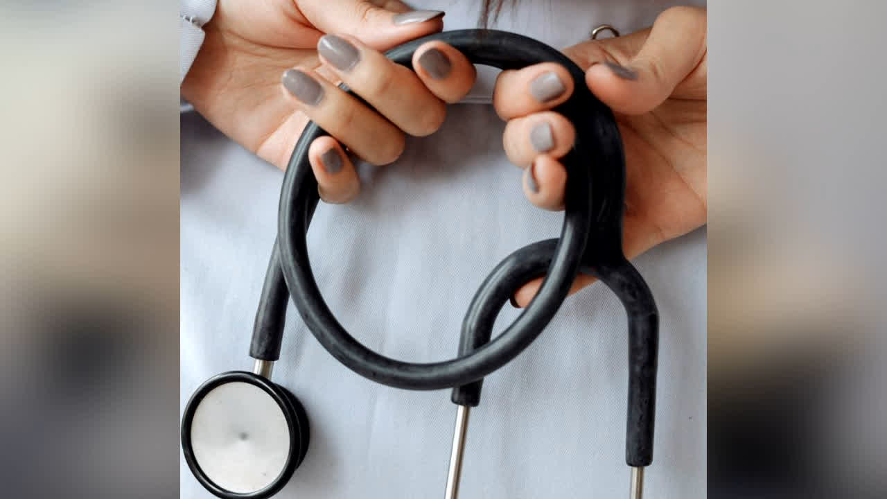Chhattisgarh Five New Government Medical Colleges : अब छत्तीसगढ़ में MBBS करना होगा आसान! एक साथ 5 नए सरकारी मेडिकल कॉलेजों को NMC की मंजूरी, इन जिलों में शुरू होगी पढ़ाई