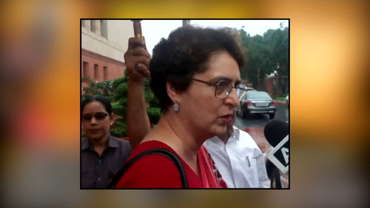 Priyanka Gandhi  On CJP Protest : Cockroach जनता पार्टी के छात्रों के समर्थन में उतरीं प्रियंका गांधी! सरकार से बोलीं- ‘बच्चों पर लाठी नहीं, सवालों का जवाब दीजिए’