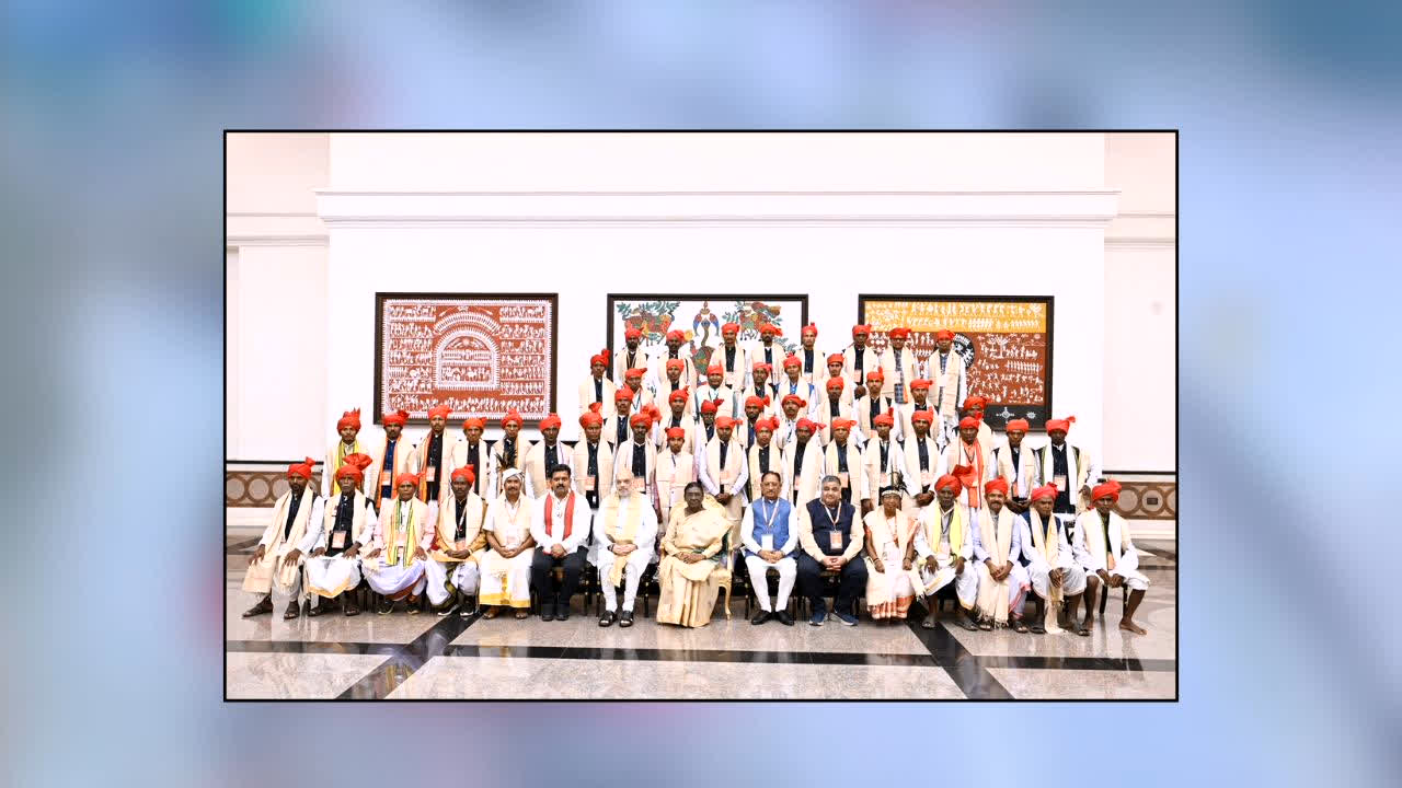 President Droupadi Murmu Bastar Delegation : छत्तीसगढ़ के 209 मेहमानों को मिला ऐसा सम्मान, जिसने जीत लिया दिल! राष्ट्रपति मुर्मू ने बस्तर दशहरा को लेकर किया बड़ा ऐलान, देखें तस्वीरें