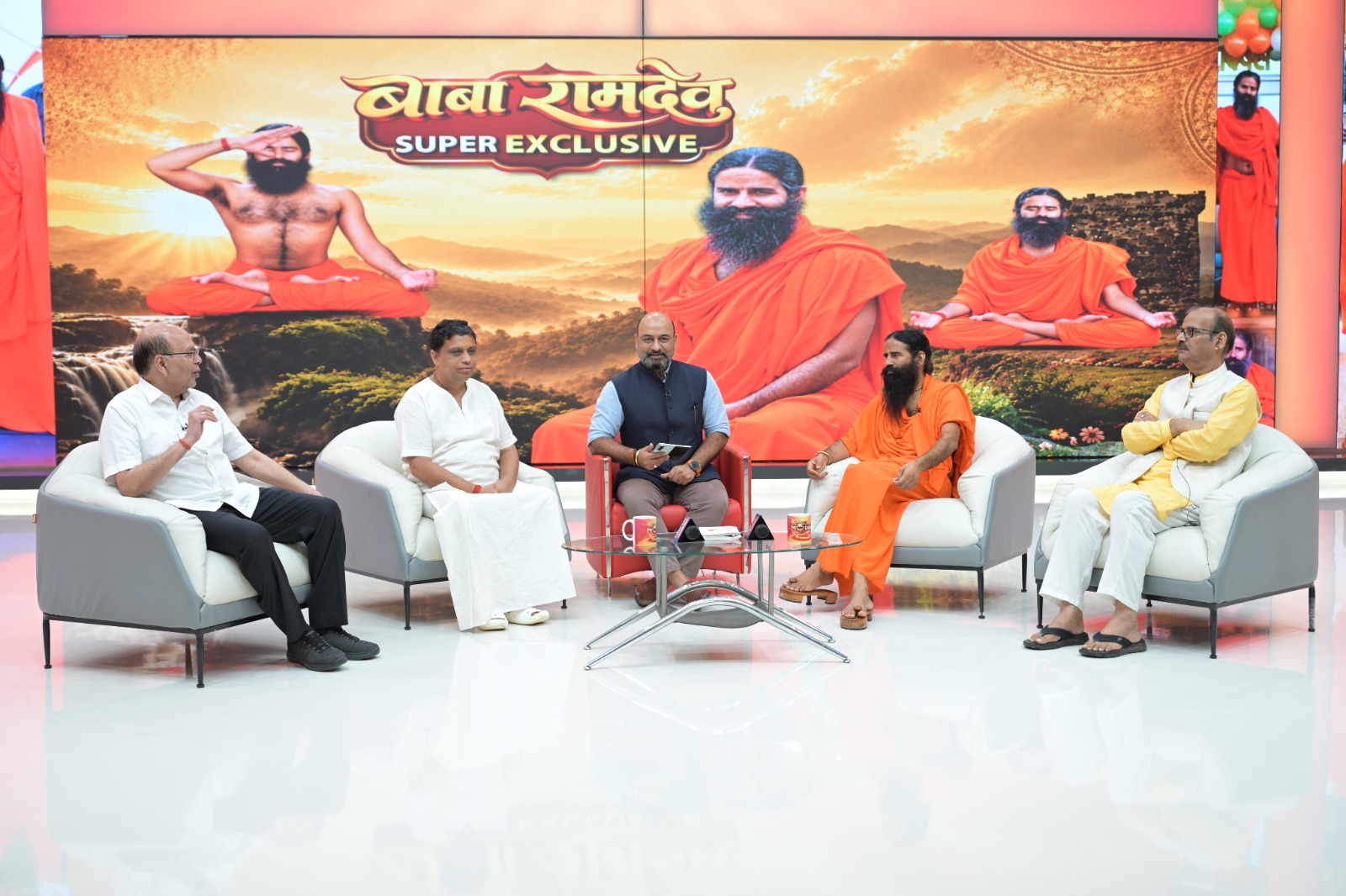 Baba Ramdev at IBC24 Office: IBC24 के ऑफिस पहुंचे बाबा रामदेव, A2 घी, सरकार की ज़िम्मेदारी पर की खुलकर बात