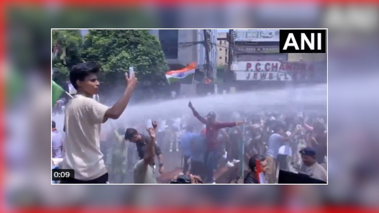 BPSC Students Protest: राजधानी में छात्रों के प्रदर्शन के दौरान मचा बवाल, देखते ही देखते बिगड़े हालात, वाटर कैनन के बाद पुलिस ने की लाठीचार्ज, देखें वीडियो