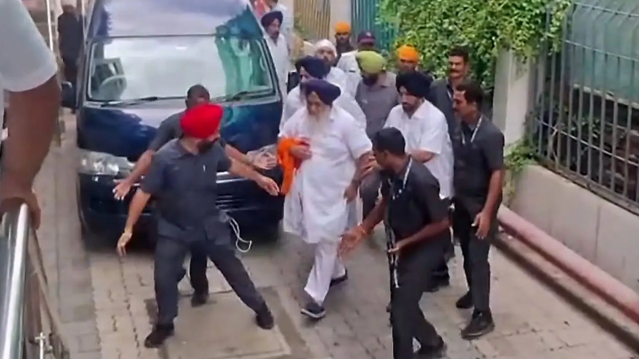सुखबीर बादल पर नांदेड़ में निहंग का कृपाण से हमला