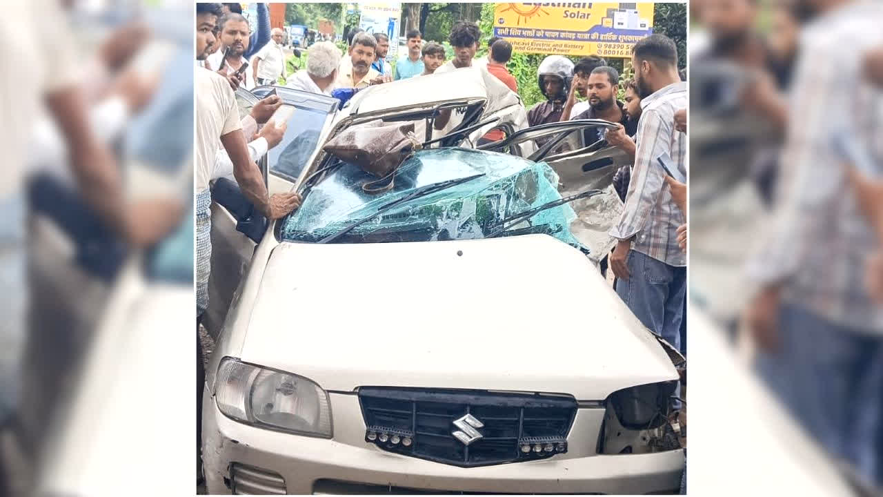 Barabanki Road Accident: तेज रफ्तार डंपर बनी काल, भीषण सड़क हादसे में चार लोगों की मौत, कार के उड़े परखच्चे….मंजर देख कांप उठे लोग