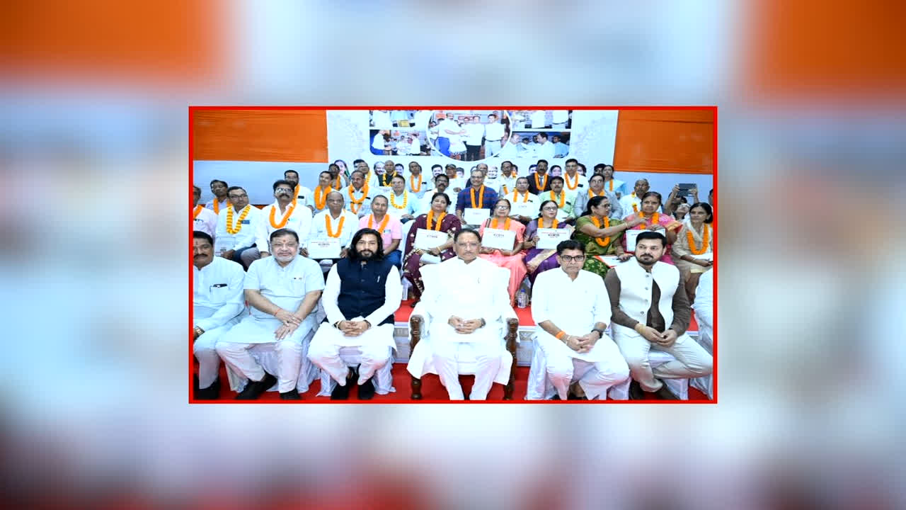 CM Vishnu Deo Sai Latest News: इंडोर स्टेडियम का होगा जीर्णोद्धार, सीएम साय ने इतने करोड़ देने का किया ऐलान, दिव्यांगजनों को वितरित किए सहायक उपकरण