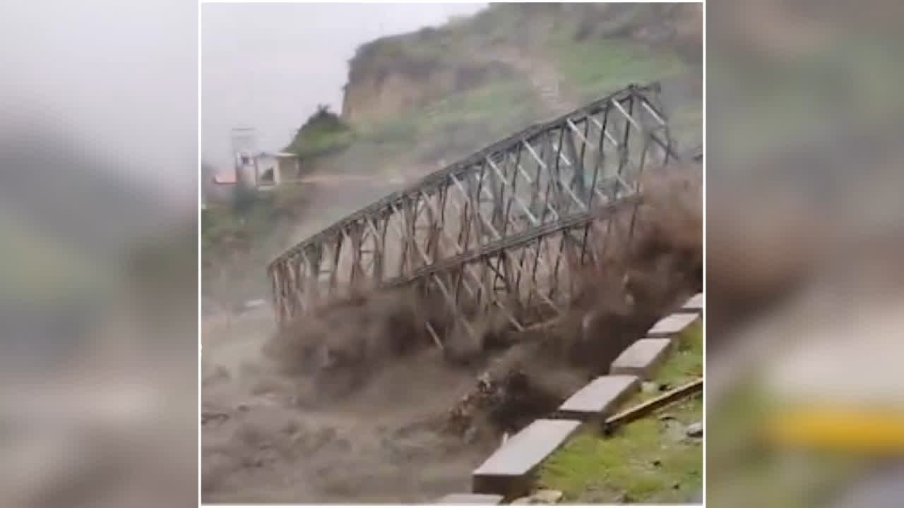Chamoli Cloudburst Video: उत्तराखंड में बादल फटने से आया सैलाब, चंद सेकंड में बह गया पुल, खौफनाक वीडियो आया सामने