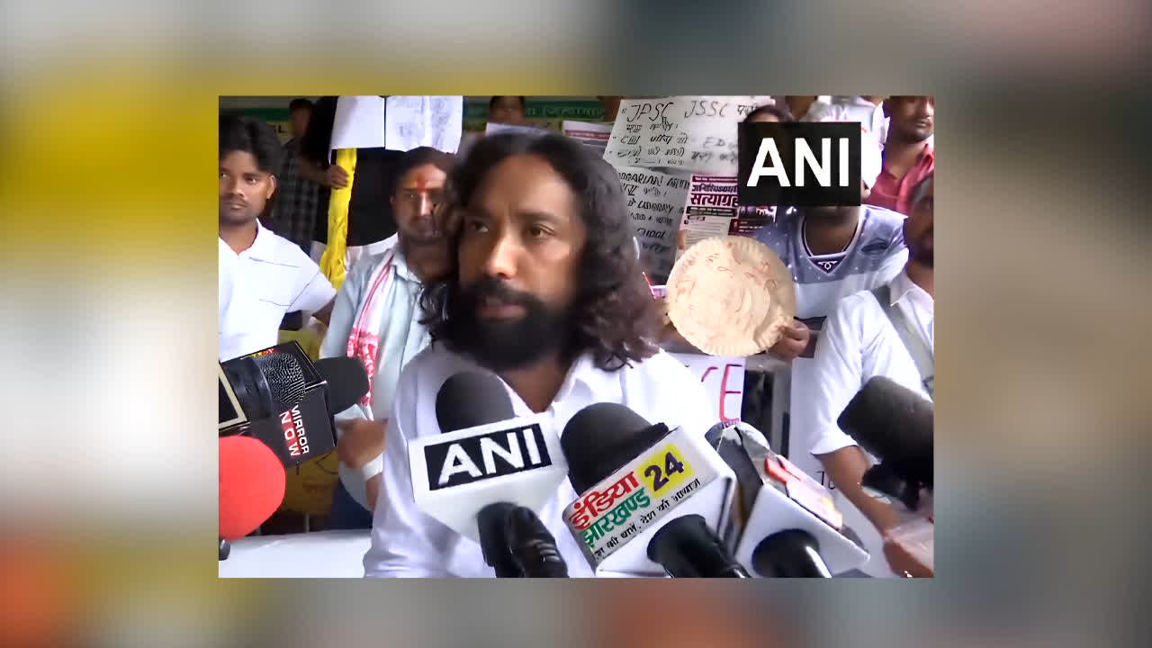 Devendra Nath Mahato:  मां को खो दिया, लेकिन लड़ाई नहीं छोड़ी…’ अब सोनम वांगचुक की राह पर निकला यह छात्र नेता, JPSC-JSSC आंदोलन ने पकड़ी रफ्तार