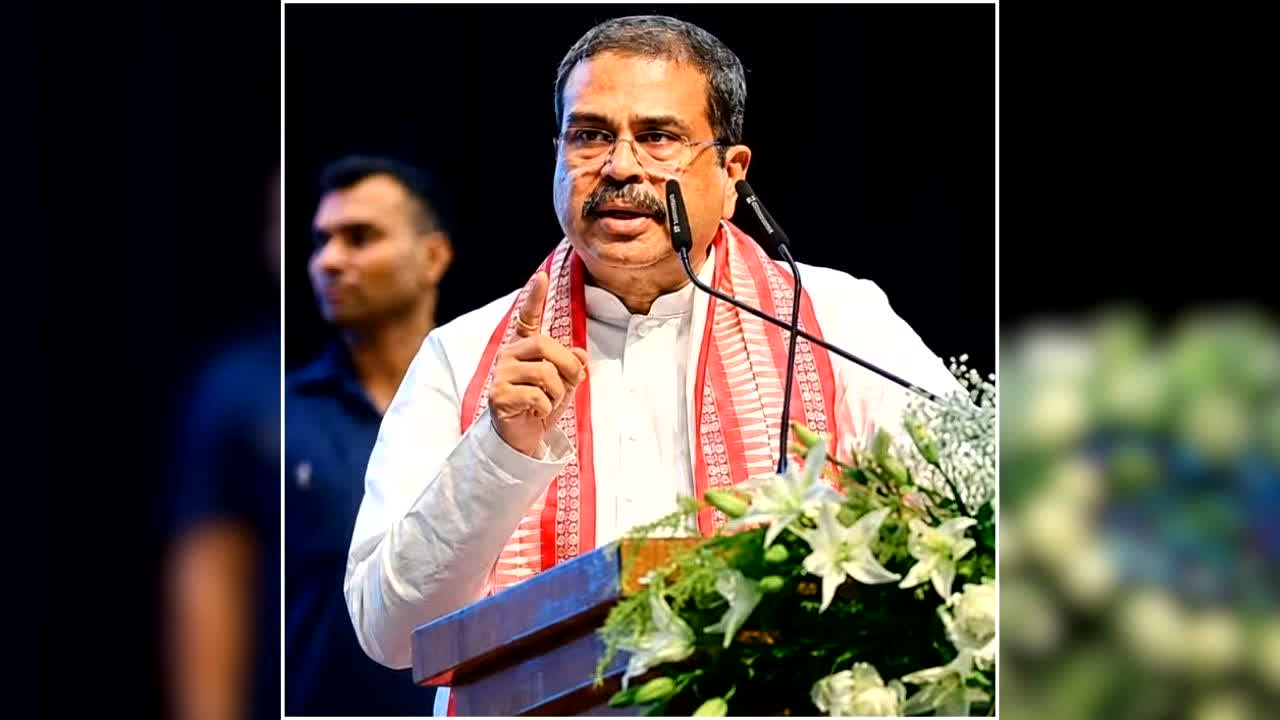 Dharmendra Pradhan Latest Statement: इस्तीफे के बाद धर्मेंद्र प्रधान ने NEET पेपर लीक विवाद पर तोड़ी चुप्पी, Gen Z को लेकर कह दी ये बड़ी बात