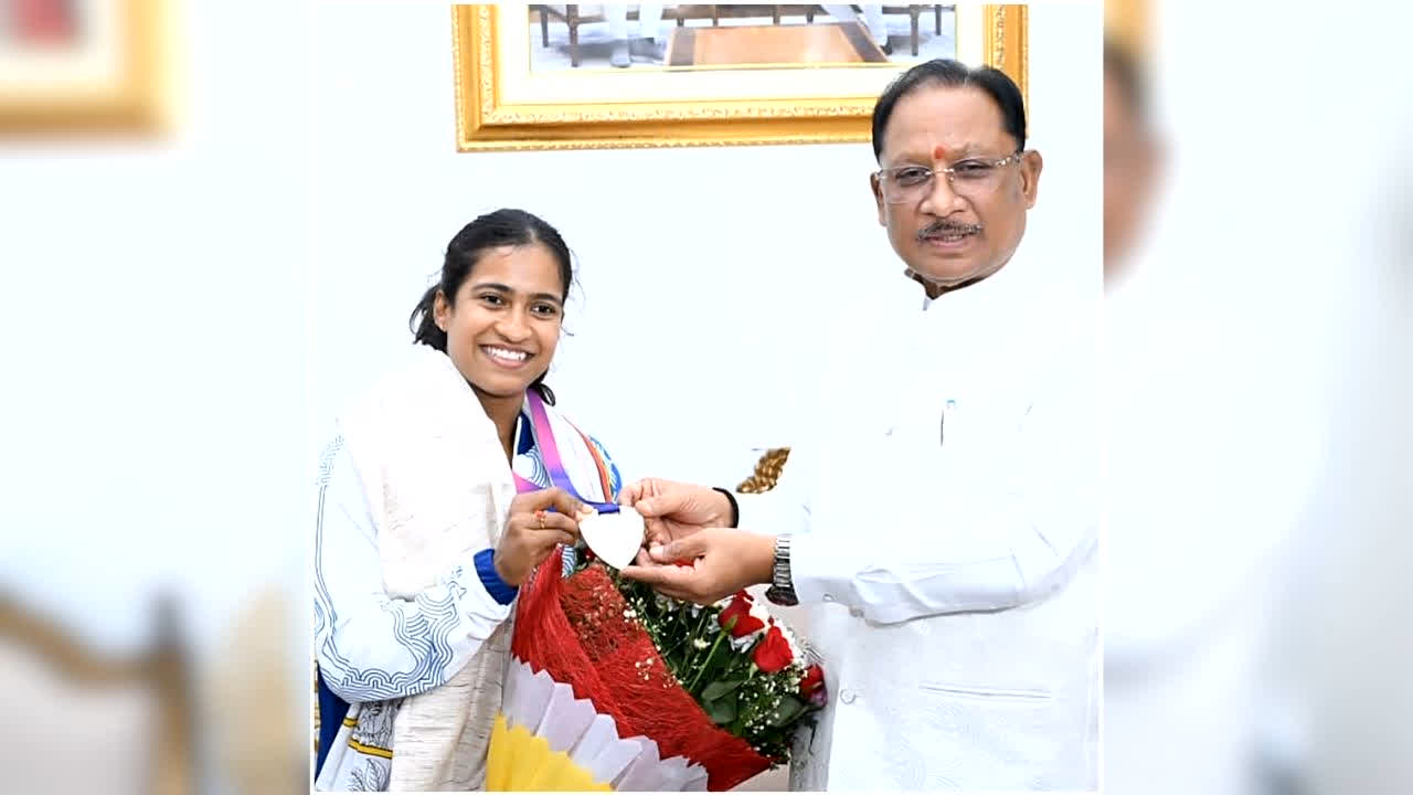 Gyaneshwari Yadav DSP Promotion: कॉमनवेल्थ गेम्स में जीती रजत पदक, अब DSP बनीं ज्ञानेश्वरी यादव…सीएम साय ने किया ऐलान