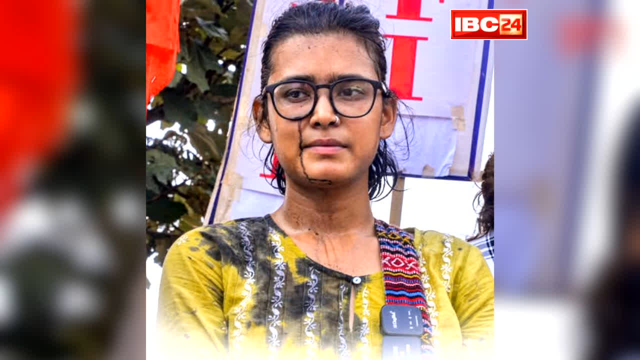 Ink thrown at Neha Bora: पीएम और RSS के खिलाफ तीखे बयान देने वाली नेहा बोरा के चेहरे पर फेंकी गई स्याही.. JPSC आंदोलन के दौरान सामने आई घटना, देखें वीडियो