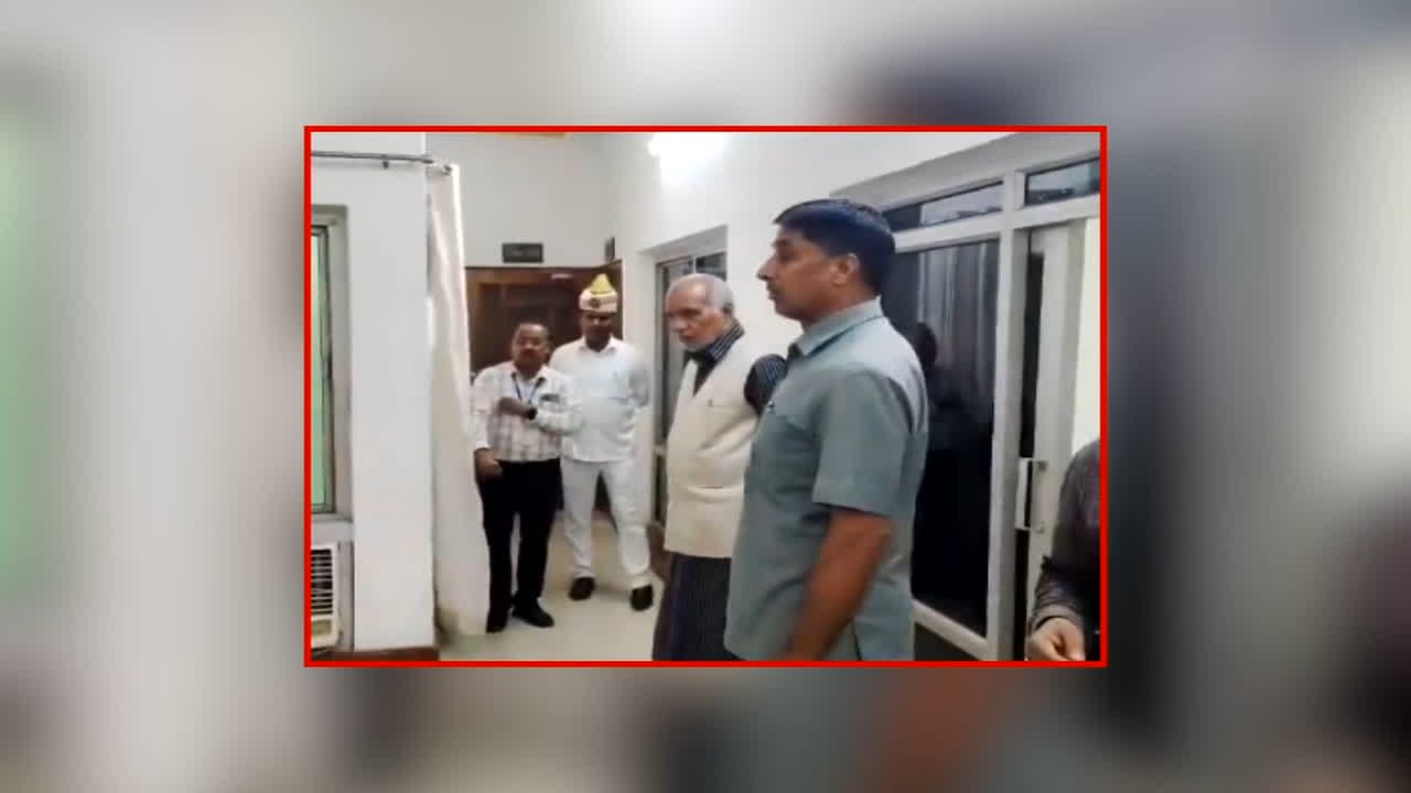 Minister Dharampal Singh Video: पशुधन मंत्री को नहीं मिली सर्किट हाउस के VIP कमरे की चाबी, बताई गई ये चौंकाने वाली वजह, आप भी जानें क्या है पूरा मामला