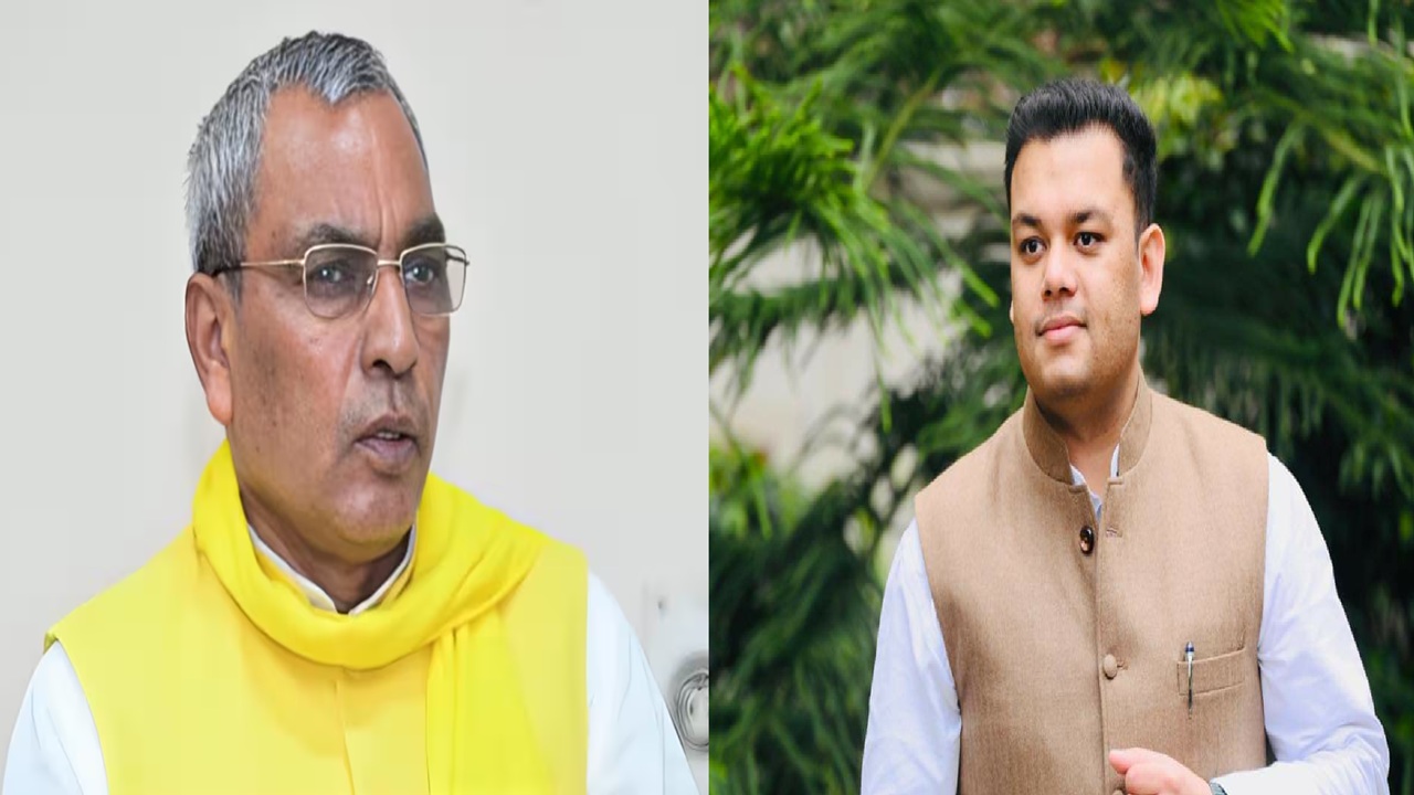 UP News: ‘एक भी स्कूल बंद नहीं हुआ’… अखिलेश के आरोपों पर भड़के योगी सरकार के ये दो मंत्री, कहा- सपा राज में पेपर खेतों में होते थे सॉल्व