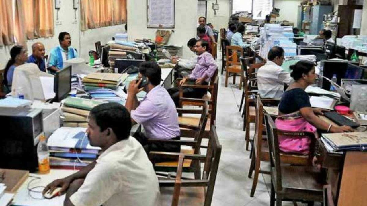 ESMA In Uttarakhand: सरकारी कर्मचारियों के लिए जरूरी खबर, अगले 6 महीने तक नहीं कर पाएंगे ये काम, सरकार ने जारी किया आदेश