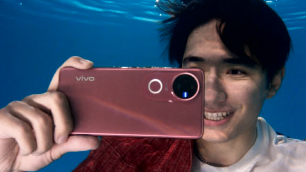 Vivo V50 Price Drop: कैमरा ऐसा कि पानी के अंदर भी यादें होंगी कैद! Vivo का स्लिम AI स्मार्टफोन हुआ 7200 रुपये सस्ता