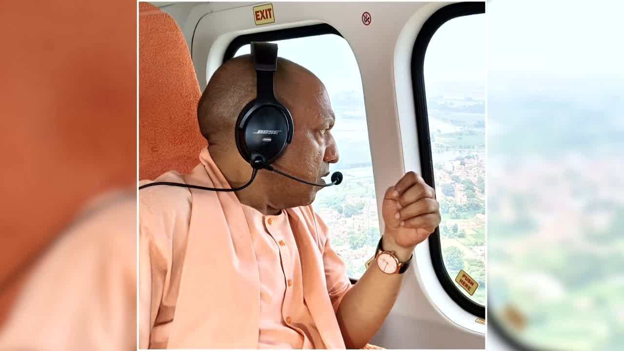 CM Yogi Adityanath Ballia Visit: बाढ़ प्रभावितों के बीच पहुंचे सीएम योगी, इलाकों का किया सर्वे, पीड़ितों को बांटी राहत सामग्री