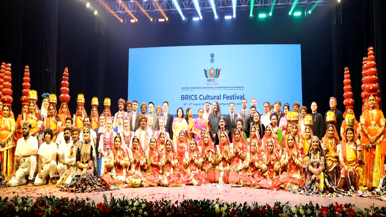 BRICS Cultural Festival 2026 : भोपाल बना BRICS की सांस्कृतिक राजधानी! 6 देशों के कलाकारों ने एक मंच पर बिखेरे रंग, दुनिया ने देखा भारत का दम