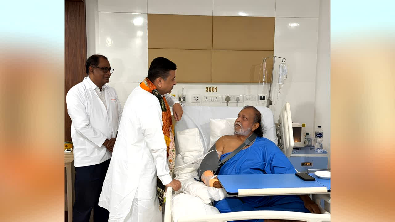 Mithun Chakraborty Health Update : 76 साल के दिग्गज बॉलीवुड अभिनेता की हुई सर्जरी! सोशल मीडिया पर सीएम शुभेंदु अधिकारी ने दिया बड़ा हेल्थ अपडेट