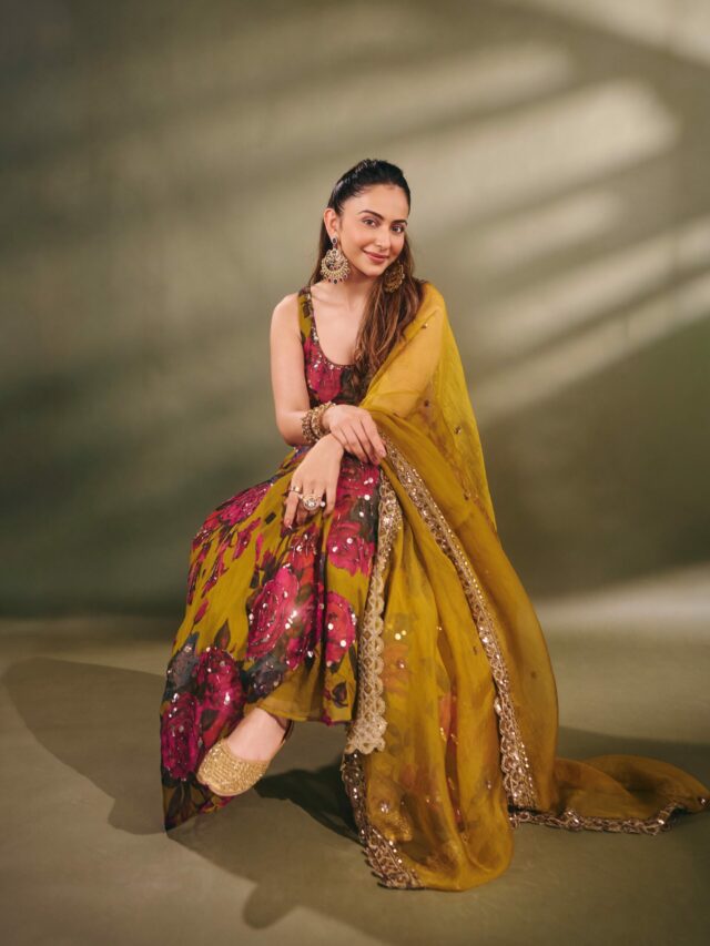 Rakul Preet Singh: रामायण की शूर्पणखा के लुक पर फिदा हुए फैंस, पीली अनारकली में दिखाई कातिल अदाएं