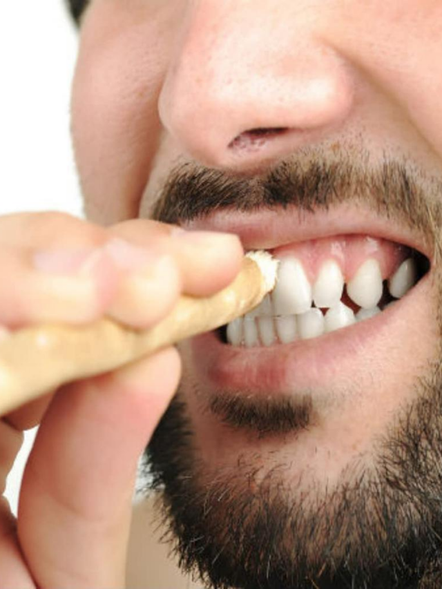 Neem Datun Benefits: रोज दातून करने से मिलते हैं ये 9 गजब के फायदे, जानकर रह जाएंगे हैरान