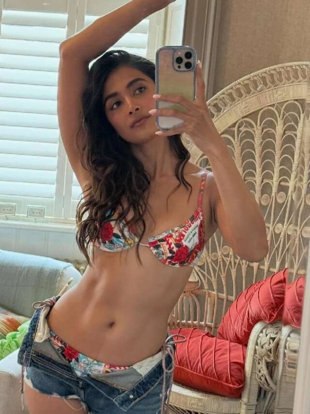 Pooja Hegde Hot Pic: Pooja Hegde ने फ्लॉन्ट किया कर्वी फिगर, हॉट लुक देखकर फैंस हुए मदहोश