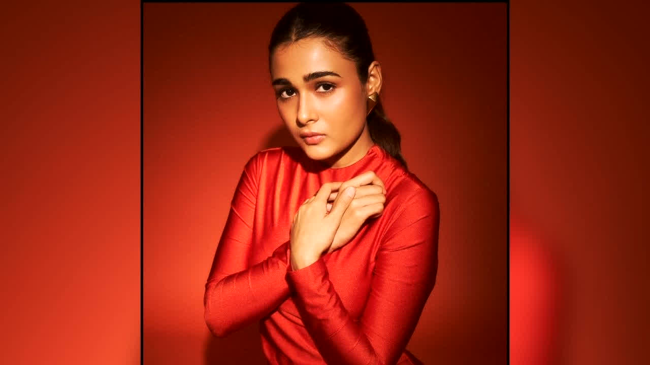 Shalini Pandey AI Deepfake : 32 साल की मशहूर एक्ट्रेस बनीं AI Deepfake का शिकार! फर्जी VIDEO वायरल होने से हुईं हताश, बोलीं- मुझे निशाना बनाया गया