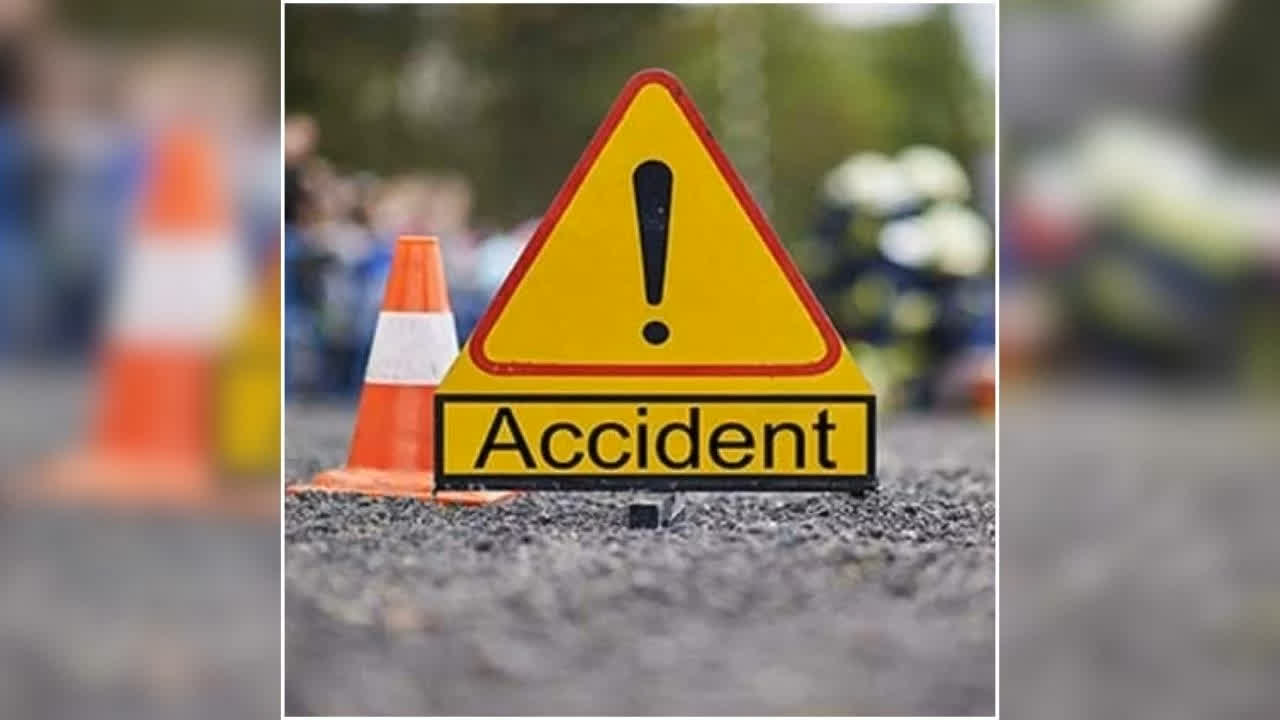 UP Road Accident News Today: सड़क पर अचानक मची चीख-पुकार, कुछ ही पलों में बदल गया पूरा मंजर, लोगों की हालात देख उड़े पुलिस के होश