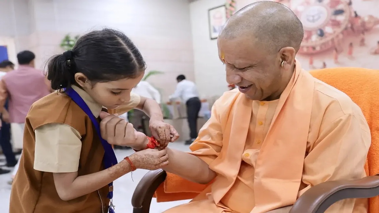 रक्षाबंधन पर दिखी यूपी में कानून-व्यवस्था की ताकत