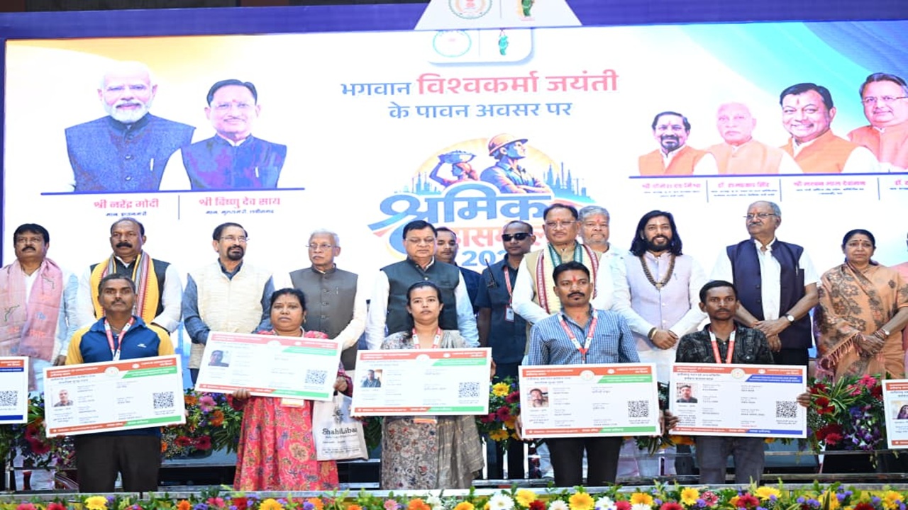 CG News: ई-बाइक खरीदने के लिए श्रमिकों को सहायता देगी सरकार, शहरों में बनेंगे सर्वसुविधायुक्त सुविधा केंद्र, सीएम साय ने किया ऐलान