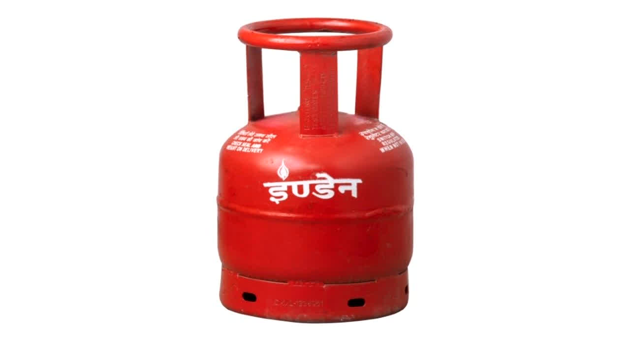 5 kg FTL Cylinder Price Hike: सुबह-सुबह महंगाई का झटका! 5 किलो वाले FTL के दाम बढ़े, जानिए अब आपके शहर में कितनी पड़ेगी कीमत