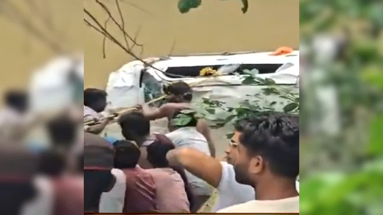 Agar Malwa Accident: नाले में जा गिरी श्रद्धालुओं की कार, 8 लोगों की दर्दनाक मौत, मृतकों में 3 बच्चे शामिल