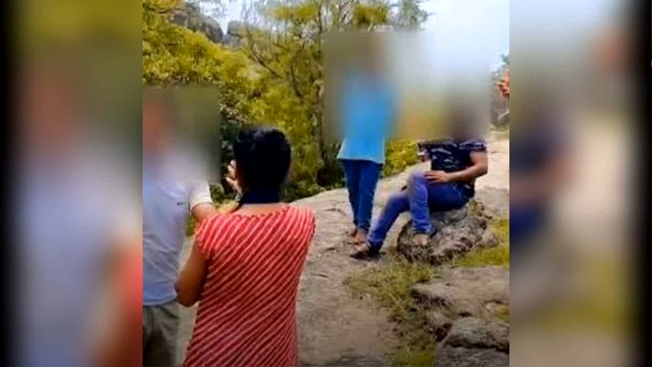 Mandar Hill Viral Video: जमुई के बाद एक और युवती से अश्लील हरकत, मंदर हिल का वीडियो सोशल मीडिया पर वायरल, लड़की के साथ गलत काम करते दिखें कई युवक