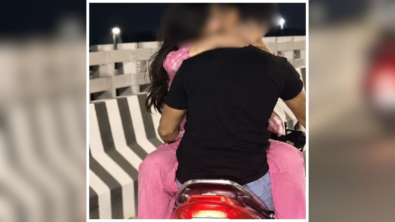Bike Romance Viral Video: चलती बाइक पर इश्क लड़ा रहे थे युवक युवती, अब कैमरे में कैद हुई घटना, आप भी देखें ‘फिल्मी रोमांस’ का LIVE सीन